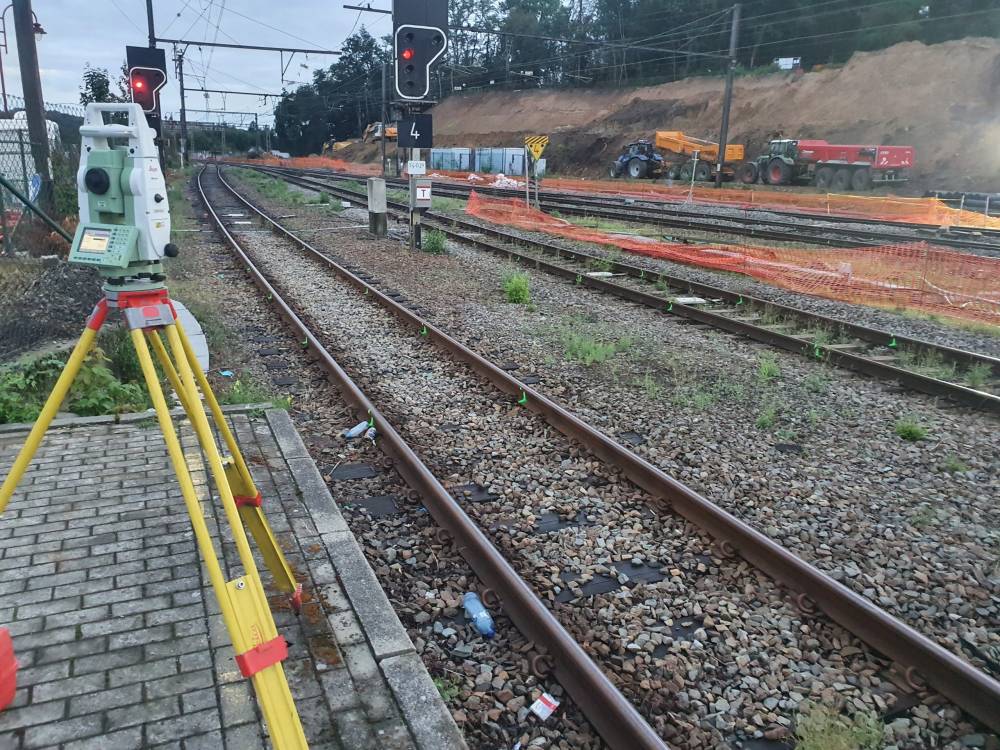 Contrôle des mouvements de rails lors d’un forage par la GEAT SPRL à Ottignies LLN